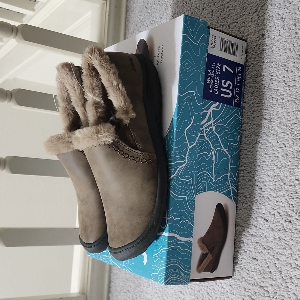 J SPORT SLIP ON